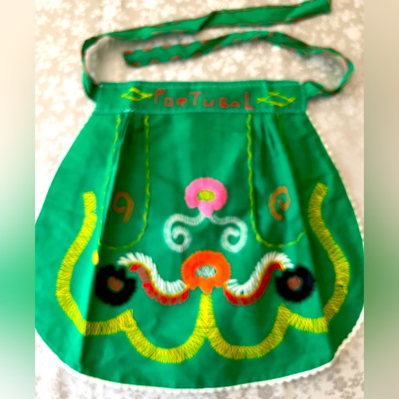 Two hand-embroidered, handmade half aprons, from Portugal. - Picture 2 of 6